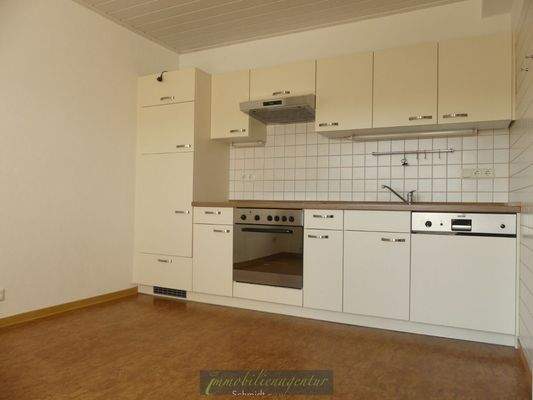 Küche mit komplett ausgestatteter EBK