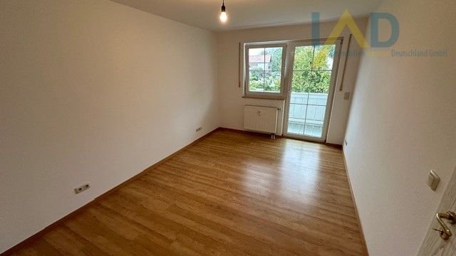 Schlafzimmer mit kleinem Balkon(1)