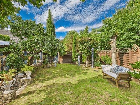 idyllischer Gartenbereich