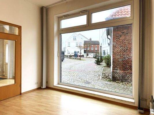 Blick auf den Markt vom Laden aus