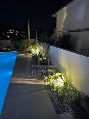 Ein toller Pool ziert das zauberhafte Exterieur