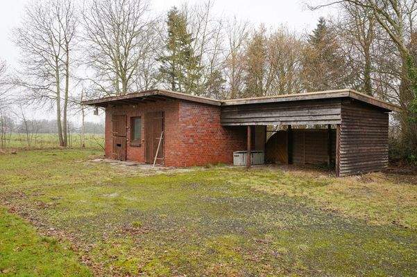 Pferdeboxen/ Nebengebäude