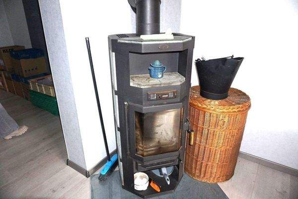 Ofen im Wohnzimmer EG.JPG