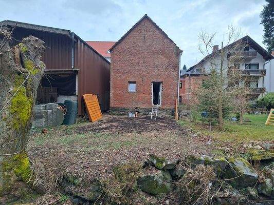 Garten hinter dem Nebengebäude