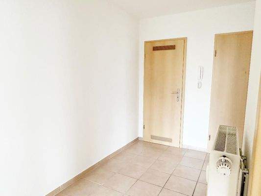 Flurbereich mit Blick Richtung Abstellraum und Wohnungseingangstür