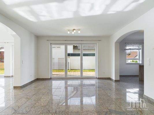 CAM02839G0-PR0162-STILL006