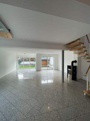 Wohnzimmer mit Blick in den Garten