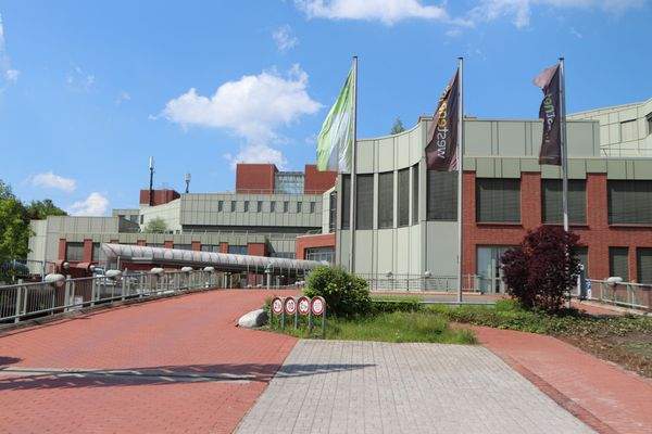 Zufahrt Besucherparkplatz