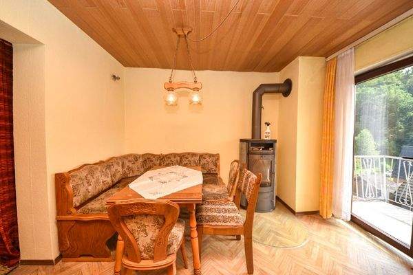 Esszimmer mit Kamin OG