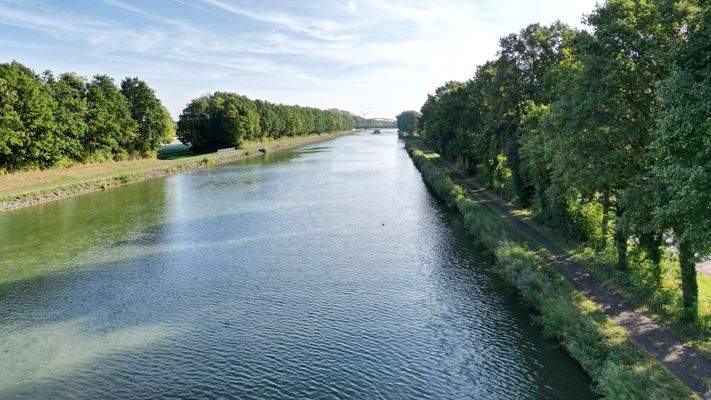 Impression Gehweg Kanal