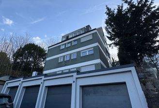 Modernes Mehrfamilienhaus