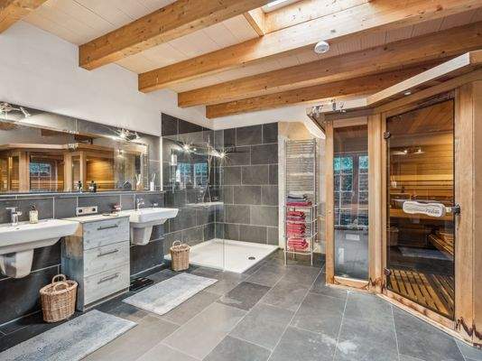 Badezimmer I Ansicht I