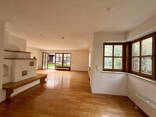 Wohnzimmer mit Kachelofen