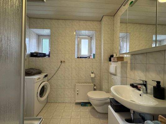 Das Badezimmer der Einliegerwohnung im EG