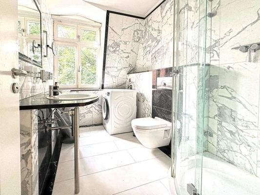 Gäste-Bad mit Waschmaschine_