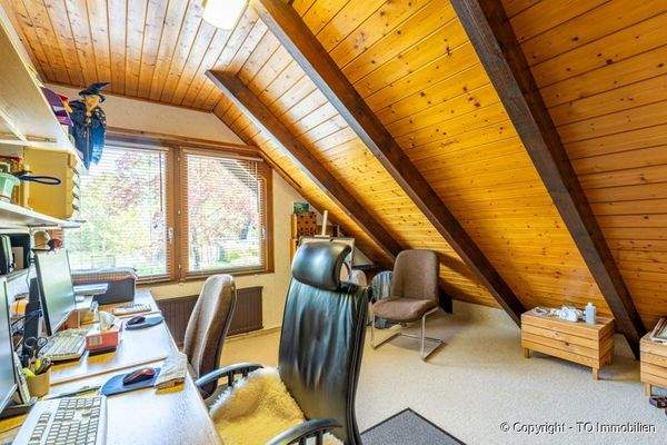 Großes Büro / Kinderzimmer im Dachgeschoss