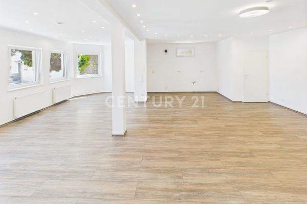 Gr0ßzügiger Wohnbereich mit offener Küche