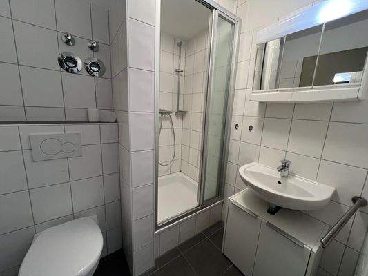 Wohnung-Gießen-Aulweg 11-50060-003 WE03-Bad.jpg