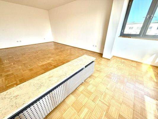 In Ihrem Wintergarten gen Wohnzimmer