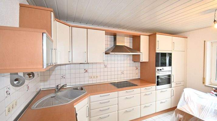 Wohnküche mit Einbauelektrogeräten