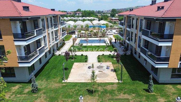 Flats for Sale in a Secure Complex with a Pool in Yalova