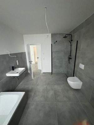 32 Impressionen aus den Wohnungen Bädern Balkonen