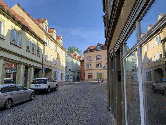 von der Fusgängerzone kommend