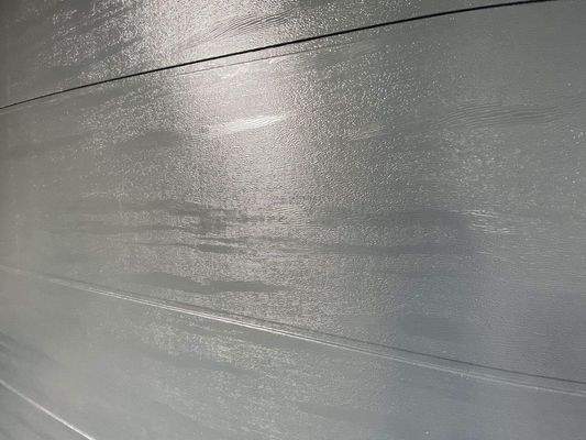 Garagentordetail - leicht glänzend und strukturier