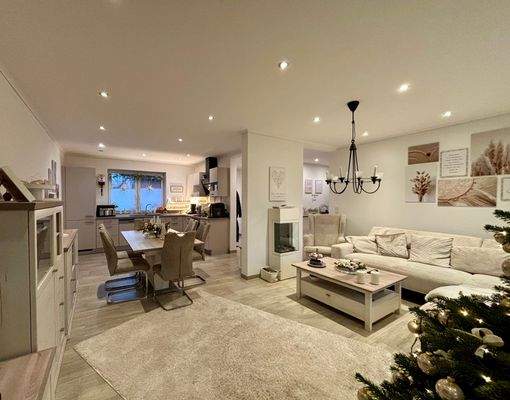 Offener Wohn- und Essbereich