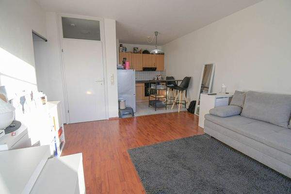 Wohnzimmer mit Kochnische