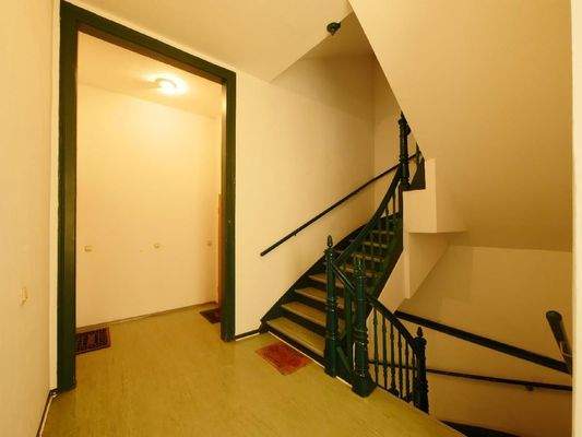  TREPPENHAUS - knapp 20 Stufen bis zur Wohnung