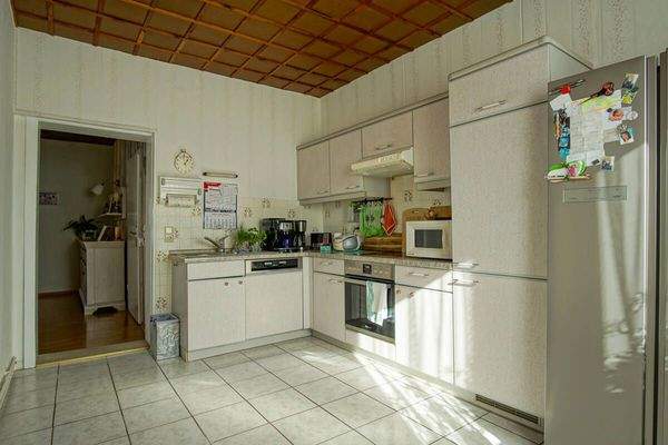 Küche Blick in Richtung Flur