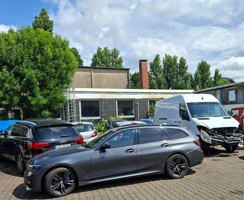 Büro im Hintergrund.JPG