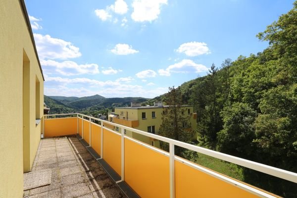 westseitiger Balkon mit Fernblick