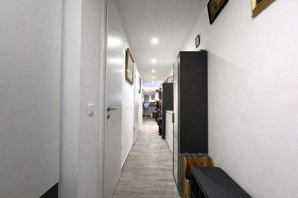 Diele (Blick vom Eingang)