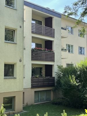 Hinteransicht mit Balkon