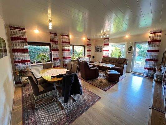 Bungalow_Wohnzi mit Essbereich (3)