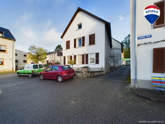 REMAX Immobilien DeLux Hausansicht 4