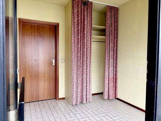 großzügiger Windfang