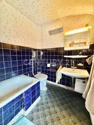 Badezimmer mit Badewanne