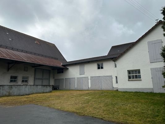 Wirtschaftsgebäude/Garagen