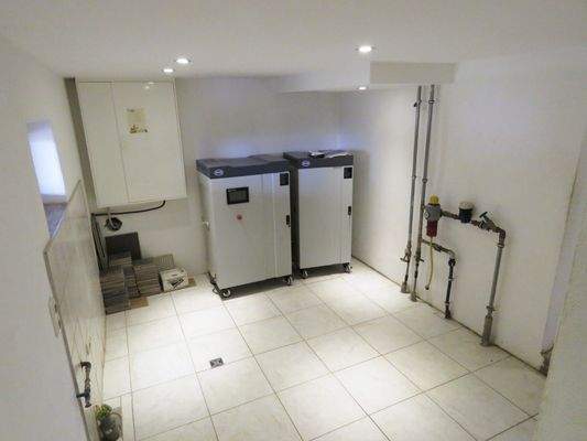 Stromspeicher im Technikraum 