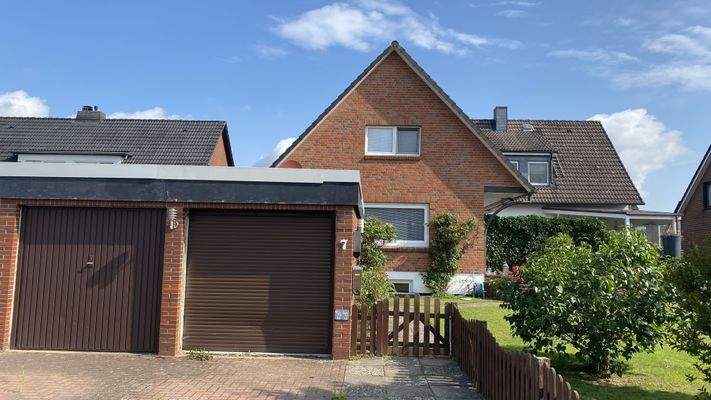 Front mit Garagen.jpg