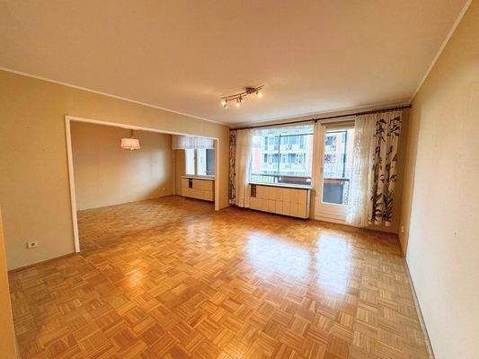 leeres Wohnzimmer - Originalfoto zum Titelbild