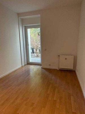 Schlafzimmer mit Zugang zur...