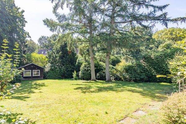 Uneinsehbarer Garten mit Gartenhaus