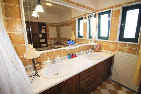 Luxuriöse Villa mit atemberaubendem Panoramablick