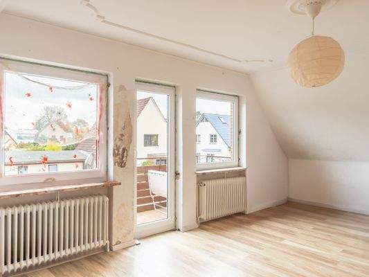 Zimmer mit Südwestbalkon Einfamilienhaus.jpg