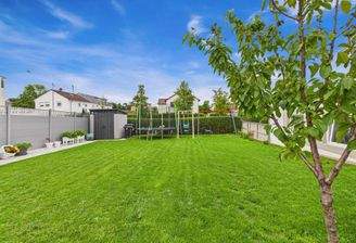 Familienhaus Metzingen Gepflegter Garten 