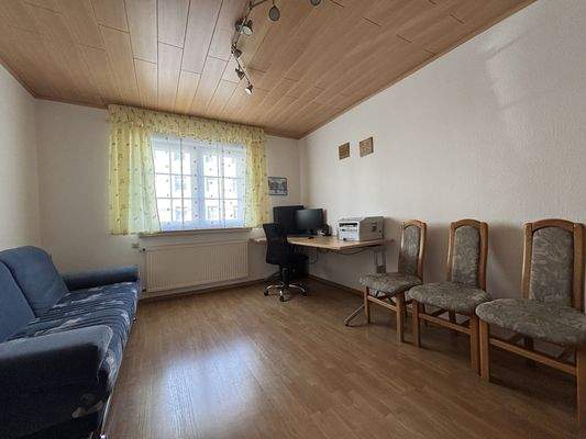 Arbeits-/Schlafzimmer